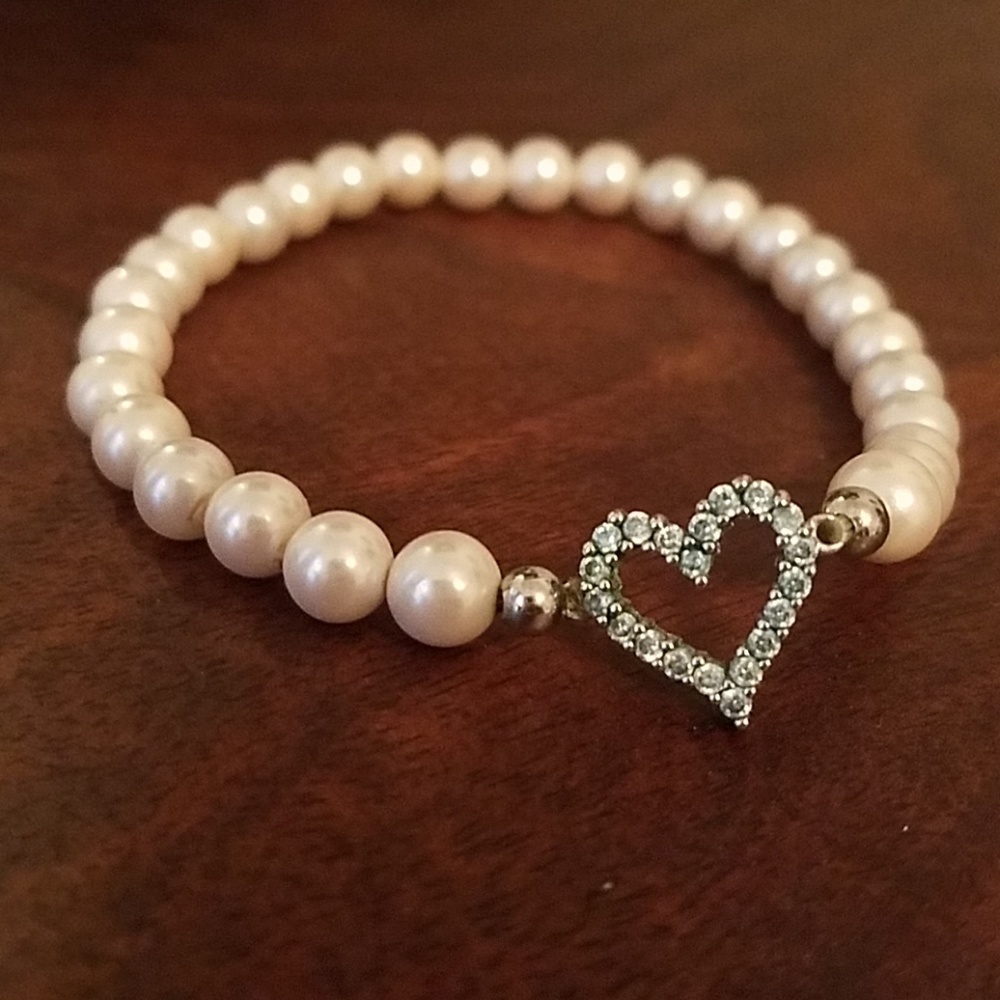 FREE WITH ANY PURCHASE! Faux pearl bracelet
